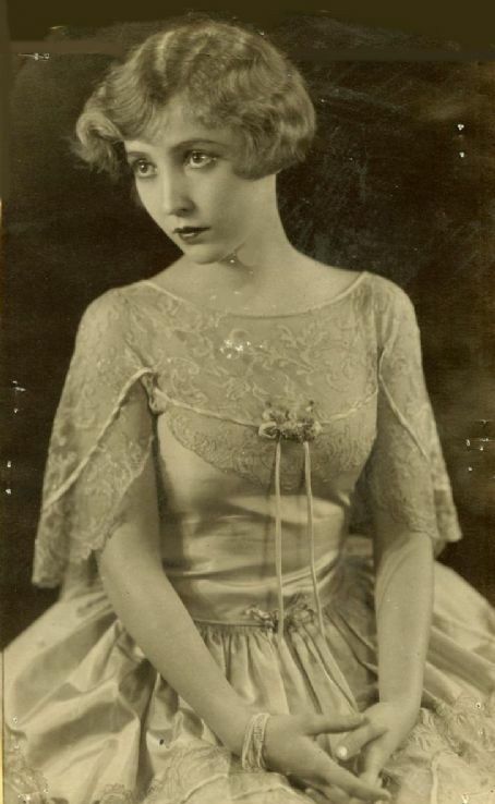 Bessie Love Pinup Inspiration, Bessie Love, 20th Century Women, Colorized Photos, Delicate Features, Hooray For Hollywood, Classic Actresses, 20s Fashion, Hollywood Icons