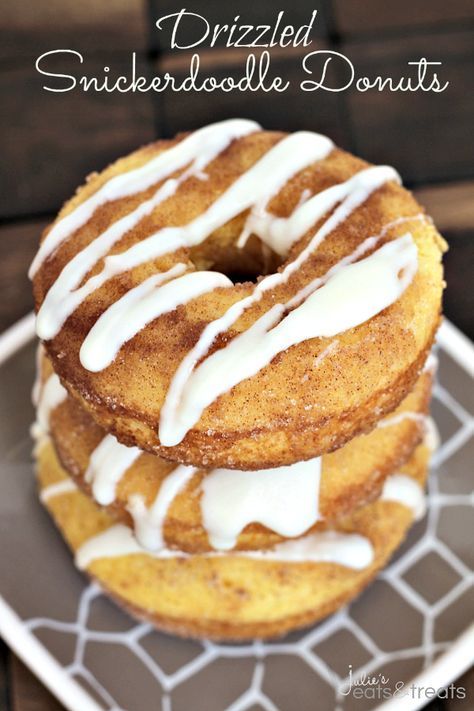 Drizzled Snickerdoodle Donuts ~ Light, Fluffy Donuts Rolled in Cinnamon Sugar and Topped with a Vanilla Drizzle! Homemade Donuts Recipe, Glazed Donuts, Homemade Donuts, Doughnut Recipe, Oreo Dessert, Delicious Donuts, S'mores, Baked Donuts, Party Desserts