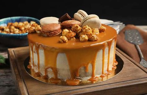 Holiday showstopper desserts everyone will love Showstopper Desserts, Almond Florentines, Mary Berry Cooks, Baileys Cake, Showstopper Dessert, Florentines Recipe, Holiday Feast, Fruit Tart, Christmas Pudding