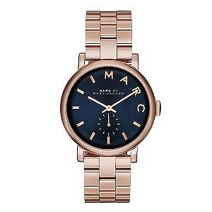 Blending bold and contemporary styling, American fashion designer Marc by Marc Jacobs offers sophisticated fashion timekeeping. This ladies' wristwatch features a deep blue dial, embossed with a 'By Marc Jacobs' framing and date window at 3 o'clock. Finished with a rose gold-plated bracelet, perfect for everyday wear. Emerald Watch, Marc Jacobs Watch, Analog Watch, Urban Style, Women's Watch, Ladies Watch, Stainless Steel Watch, Watches Jewelry, Marc By Marc Jacobs