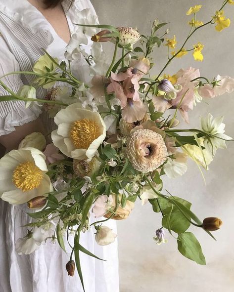 Mina top fem Wedding Flower Arrangements, Bouquet Of Flowers, Flower Farm, Bridal Flowers, Love Flowers, Spring Wedding, Pretty Flowers, Spring Flowers, Bridal Bouquet