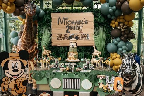 Safari Dessert Table, Mickey Mouse Safari Cake, Invitation Mickey Mouse, Γενέθλια Mickey Mouse, Safari Birthday Party Decorations, Safari Birthday Invitation, Mickey Birthday Party, Baby Boy 1st Birthday Party, Safari Theme Birthday