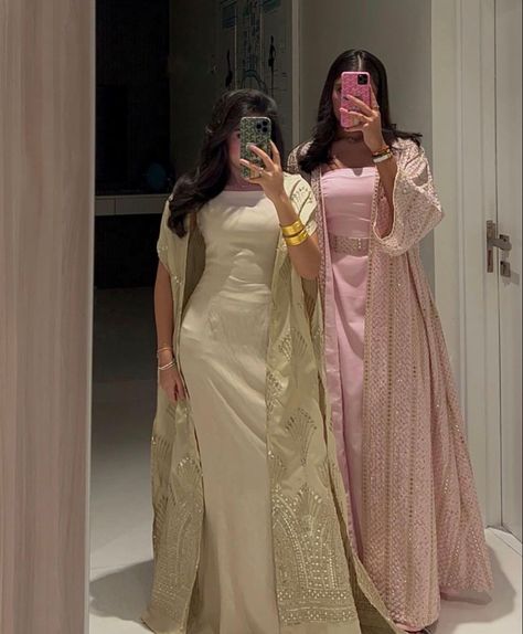 Gowns Dresses Pattern, Daraa Ramadan, Arab Women Outfits, Eid Outfits Arab, Ramadan Outfits, Catholic Clothing, Ramadan Vibes, Morrocan Fashion, Maxi Frocks