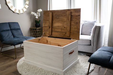 Introducing our stunning custom Toy Chest by BrilliantJo-B! This beauty features a white-washed base paired with a warm brown top, creating a timeless and elegant look. Crafted from solid wood and finished with stylish leather handles, this toy chest is not just functional but also a gorgeous addition to any room. Could also be a gorgeous coffee table, or storage ottoman! The possibilites are endless. Totally custom and made with love, it's perfect for keeping toys/blankets organized whi... Rustic Farmhouse Coffee Table, Wood Coffee Table Living Room, Natural Wood Coffee Table, Coffee Table Natural, Farmhouse Coffee Table, Coffee Table Living Room, Beauty Features, Organized Living, Coffee Table Farmhouse