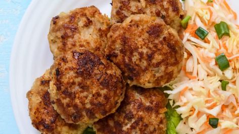 Tasty pork and apple rissoles - Starts at 60 Pork Rissoles Recipe, Rissoles Recipe, Pork Dinners, Minced Meat Recipe, Mince Recipes, Sweet Chilli Sauce, Minced Meat, Sweet Chilli, Time Of Day