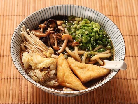 5 Vegan Mushroom Recipes Cabbage Vegan, Vegan Udon, Japanese Udon, Vegan Japanese, Vegan Ramen, Fried Mushrooms, Vegan Asian, Serious Eats, Chopsticks