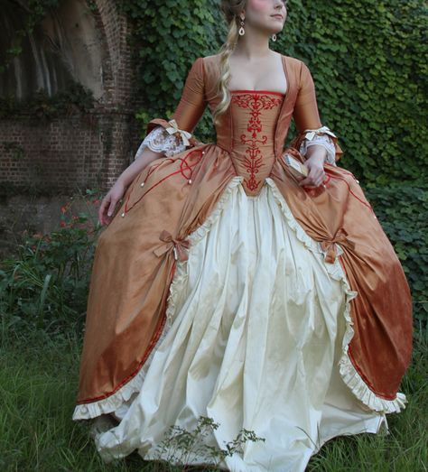 Late 18th Century, French Court Gown by Grace Mimbs, via Behance French Court Dress, Court Gown, Marie Antoinette Dresses, 18th Century Dresses, 18th Century Gown, Era Victoria, Southern Belle Dress, Historical Gowns, Antoinette Dress