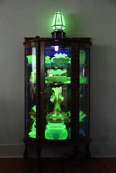 Finding a new passion for uranium - INL Uranium Glass Vintage Display, Uranium Glass Display Ideas, Uranium Glass Display Cabinet, Uranium Glass Display, Uranium Glass Vintage, Dining Room Victorian, Glass Display Case, Architecture Art Design, Green Interior