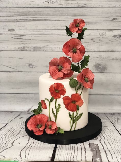 Poppy Flower Cake, Red Flower Cake, Poppy Petals, Poppy Cake, Flower Cake Decorations, Air Drying Clay, Floral Cakes, Spring Cake, Red Cake