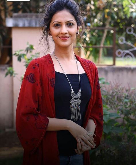 Tejashree Pradhan#marathi actress#beautiful#gorgeous❤ Tejashree Pradhan, Tejashri Pradhan, Marathi Actress, Casual Fall Outfits, Indian Beauty Saree, India Beauty, Desi Beauty, Stylish Girl, Beauty Women