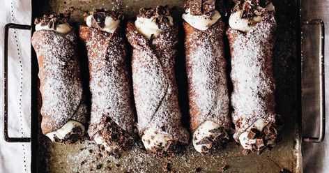 In Puglia, cannoli is the ideal dessert. These are made with ginger and cocoa nibs, with extra on the ends. Saveur Recipes, Holy Cannoli, Ginger Chocolate, Cannoli Recipe, Nice Recipes, Delicious Deserts, Candied Ginger, Cocoa Nibs, Food Sweet