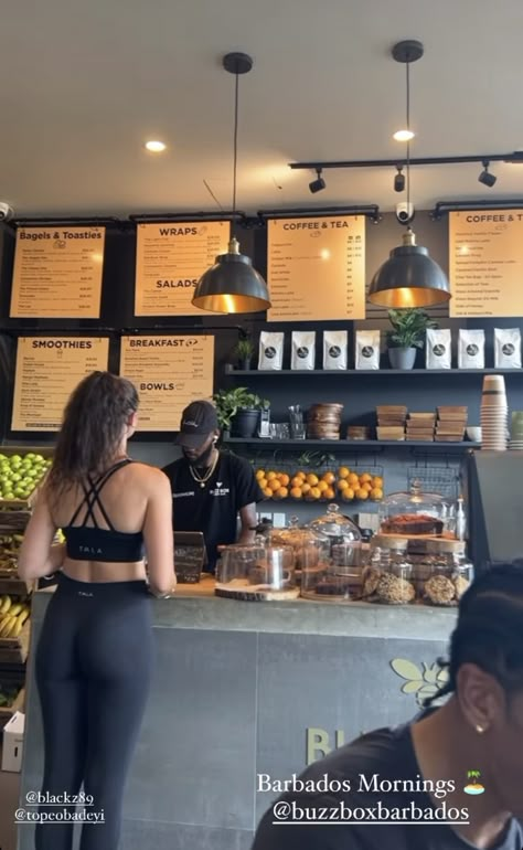 Smoothie Bowl Restaurant Design, Gym Coffee Shop Design, Coffee And Smoothie Bar In Kitchen, Smoothie Bar Ideas Design, Retail Counter Diy, Gym Smoothie Bar Design, Acai Shop Interior, Gym Coffee Bar, Juice Bar Interior