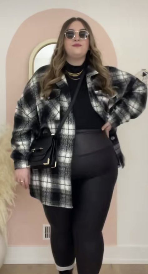 Kevin Gates Concert Outfit Ideas Plus Size, Plus Size Fishnet Outfit, Plus Size Alt Outfits, Plus Size Flannel Outfits, Plus Size New Years Eve Outfits, Venus Aries, Freshman Outfits, Short Plus Size Fashion, Football Bedroom