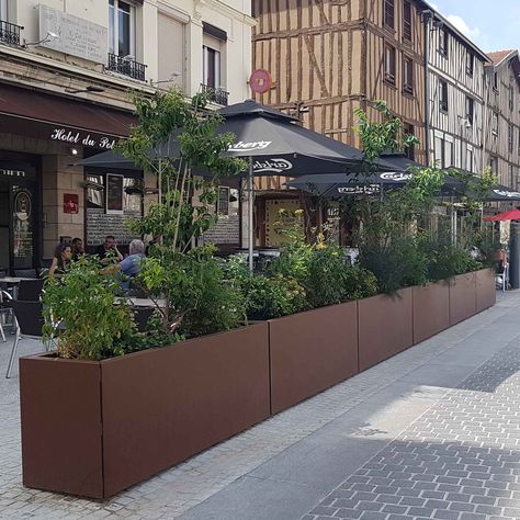 Restaurant Planters, Automatic Watering System, Terrasse Design, Apartment Exterior, Restaurant Patio, Fiberglass Planters, Outdoor Cafe, Urban Furniture, Summer Plants