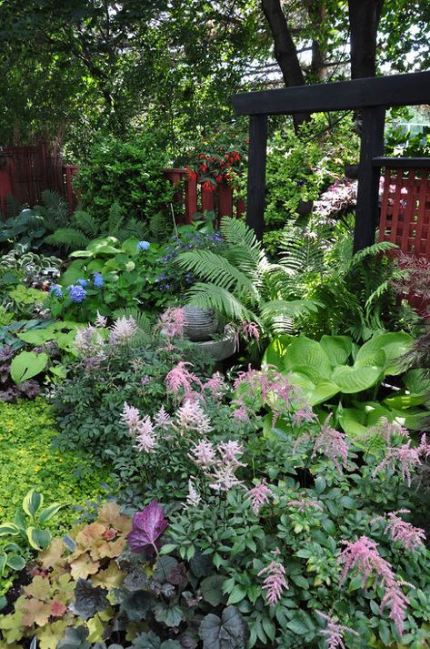 A Garden in the Shade Small Cottage Garden Ideas, Garden Shade, Shade Garden Design, Country Garden Decor, Shade Garden Plants, Woodland Garden, Plants And Flowers, Garden Borders, Shade Plants