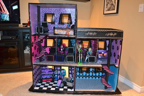 Monster High Doll House, High Bookshelf, High Friends, Monster High Bedroom, Monster High Crafts, Monster High Room, Monster High Dollhouse, Monster High House, New Monster High Dolls