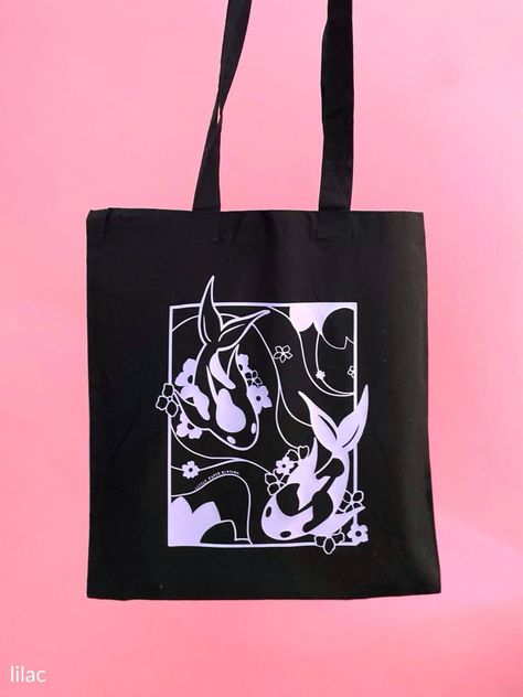 [CommissionsEarned] Koi Fish Are A Symbol Of Good Luck, Courage, And Perseverance In Southeast Asian Culture. A Perfect Token For You! Take This Gorgeous And Calming Koi Pond Design Everywhere You Go With Our Sturdy 100% Cotton Tote Bags. Information: Material: 100% Cotton Thickness: 150Gsm (Thick And Sturdy) Dimensions Of Bag: 23 23 Cm Dimensions Of Handles: 23 X 2.5Cm The Art Is Printed On Durable, High-Quality Vinyl. Colour Of Tote Bags: Black We Also Offer #cooltotebagdesign Black Canvas Bag Painting Ideas, Diy Painted Tote Bag Ideas, Black Tote Bag Painting Ideas, Creative Tote Bag Design Ideas, Black Tote Bag Design Ideas, Black Tote Bag Design, Black Tote Bag Aesthetic, Design For Tote Bag, Cool Tote Bag Design