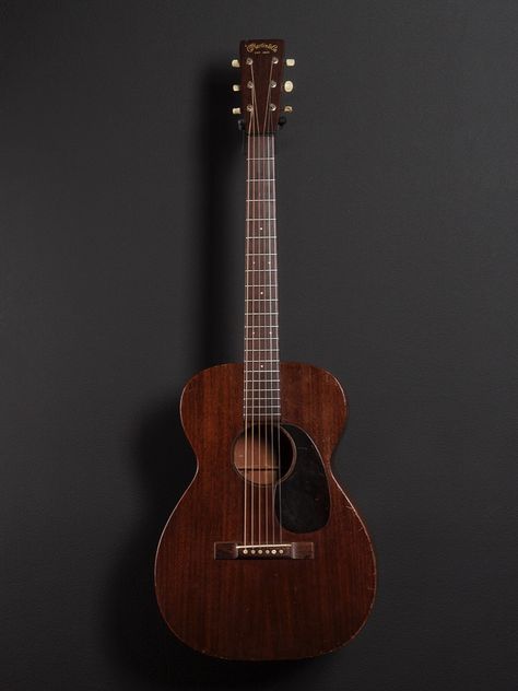 Martin Guitars, Guitar Photos, Martin Guitar, Guitar Collection, Guitar Shop, Making Music, Guitar Design, Music Guitar, Music Room