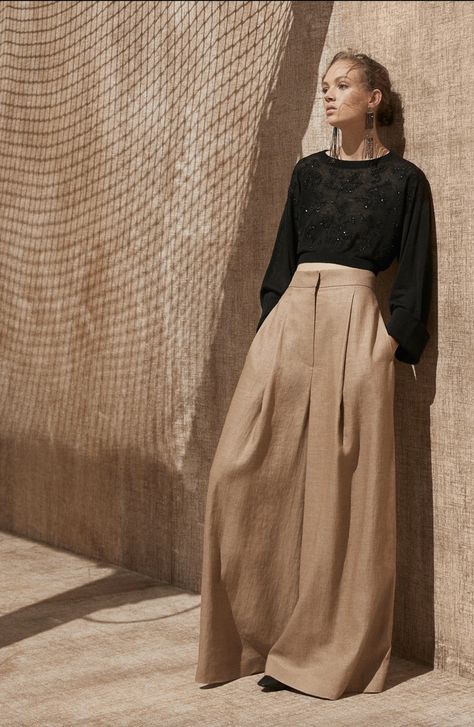 Vogue Germany, Long Skirts, Business Outfit, Fashion Weeks, Vogue Fashion, Fashion 2020, Vogue Paris, Milan Fashion, Brunello Cucinelli