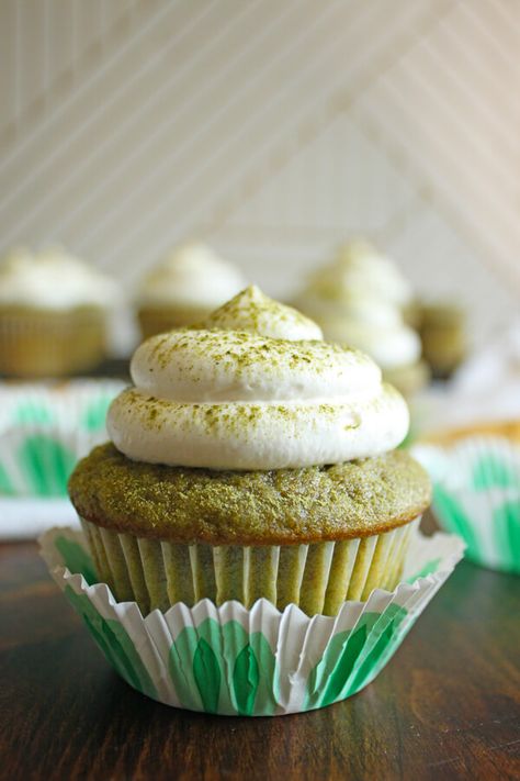 Soft and fluffy Matcha Green Tea Cupcakes topped with a white cloud of vanilla whipped cream taste just like a Matcha green tea Frappuccino! #wildwildwhisk #matchacupcakes Starbucks Green Tea Frappuccino, Green Tea Cupcakes, Matcha Frappuccino, Matcha Muffins, Matcha Cupcakes, Fluffy Buttercream, Matcha Cup, Tea Cupcakes, Matcha Green Tea Recipes