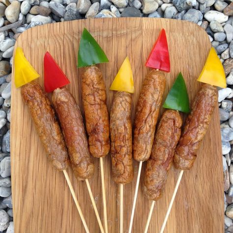 Bonfire Night Food - Sausages - Bonfire Bangers - Fireworks Fireworks Food Ideas, Fireworks Night Food, Bonfire Night Snacks, Bonfire Night Party Games, Bonfire Snack Ideas, Fall Bonfire Food, Bombfire Night, Firework Food, Bonfire Treats