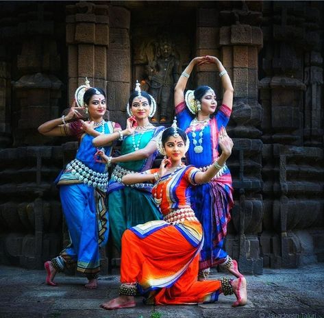 Odisha Culture Photography, Art And Culture Drawing, Odisha Photography, Kathak Poses, Odisha Dance, Odisha Culture, Odisha Art, Indian Dances, Culture Illustration