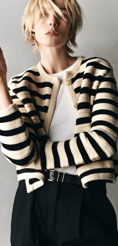 Source tdoeswool.com French Street Style Winter, Massimo Dutti Women, Elegant Outfit Classy, Stylish Winter Outfits, Striped Vests, Boucle Jacket, Stripe Outfits, Cardigan Outfits, Street Style Winter