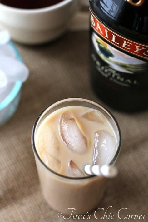 Baileys Drinks Cocktails, Baileys Iced Coffee, Baileys Recipes Drinks, Coffee Milkshake Recipe, Baileys Drinks, Baileys Coffee, Baileys Recipes, Coffee Milkshake, Cold Coffee Recipes