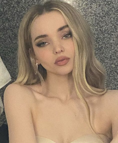 Dove Cameron Blonde, Cameron Hair, Dave Cameron, Dove Cameron Style, Dove Cameron, Guys And Girls, Post On Instagram, Role Models, Blonde Hair