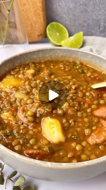 El Aragueno | Medio Digital on Instagram: "#Receta 🍵Te enseñamos a preparar una sopa de lentejas para este domingo de resurrección, comparte en familia esta rica receta.

🍵Ingredientes:

- 200g Chorizo
- 1/2 Cebolla
- 1 Diente de ajo
- 1 Cebollín
- 1/2tz Zanahoria rallada
- 1tz Lentejas
- 2lt Agua
- 2 Papas
- 1/3tz Salsa de tomate
- Sal

🍵Sigue el paso a paso que se realiza en el video.

👉 Créditos: @delicomida
 
#31Mar
#Sopa
#Lentejas
#Aragua
#Venezuela
#Comida
#Noticias
#ElAraguenoDigital" Foreign Food, Alfredo Pasta, Minestrone, Lentil Soup, Home Recipes, Tomato Sauce, Lentils, Cooking And Baking, Feta