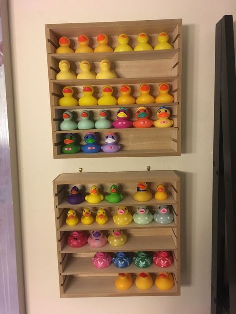 Rubber Duck Collection Display, Rubber Duck Room Decor, Rubber Duck Display Ideas, Duck House Decor, Rubber Duck Bathroom Ideas, Rubber Duck Collection, Rubber Duck Display, Ducky Bathroom, Duck Items