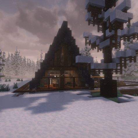 Minecraft Snow House Tutorial, Minecraft Winter Mansion, A Frame Cabin Minecraft, Minecraft Christmas House Interior, A Frame House Minecraft, A Frame Minecraft House, Minecraft Modern Cabin, Minecraft Tundra House, Minecraft Christmas Cabin