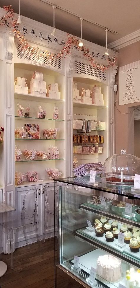 Peggy Porschen Interior, Peggy Porchen Bakery, Peggy Porschen Shop London, Bake Shop Interior, London Belgravia, Baking Supplies Organization, Brookies Cookies, She Shed Office, Bakery Inspiration