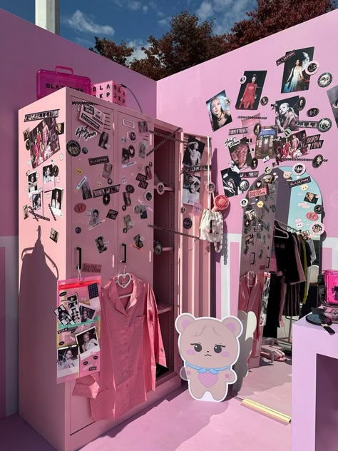 Blackpink Room, Hello Kitty Videos, Blackpink Square Up, K Crafts, Pencil Sketch Images, Bow Wallpaper, Blink Book, Black Pink Background, Cute Diy Room Decor