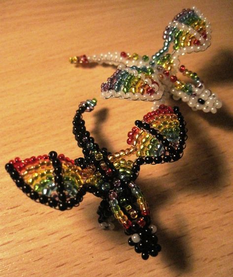 3d Pony Bead Patterns, Beaded Dinosaur Pattern, Beaded Animal Tutorial, Lizard Bead Pattern, Seed Bead Ideas Projects, Diy Beaded Animals, Things To Make With Seed Beads, Seed Bead Animals Patterns, 3d Beaded Animals Patterns