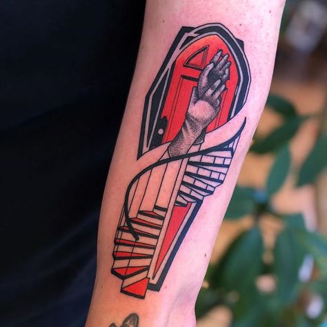 Chase Martines on Instagram: “Inspired by The Haunting of Hill House. Lots of fun with this piece. Thanks again Brick! #31coffins #coffintattoo #horror #horrortattoo…” Stephen King Tattoos, Coffin Tattoo, King Tattoos, Planet Tattoos, Fire Tattoo, Horror Tattoo, Home Tattoo, Dark Art Tattoo, Tattoo Illustration