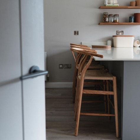 Clean Scandi minimalism at it's finest 🤌🏽 Take a bow, @duncansignature 👏🏽 📸: @duncansignature 🛒: Olson Wishbone Bar Stool #kitchengoals #kitchenideas #kitcheninspiration #homeinspo #interiorinspo Wishbone Bar Stool, French Style Interior Design, French Style Interior, Bar Set, Interior Inspo, French Style, Kitchen Inspirations, Bar Stool, Stools