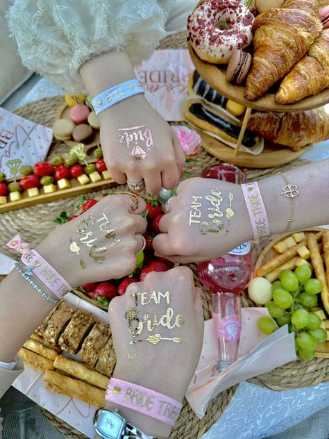 Bride to be picture idea #bridesmaid #bridetobe #picknick #bride #bridetips Bride To Be Pictures Photo Ideas, Bride Team Ideas, Team Bride Ideas, Bride To Be Party, Bride Pictures, Bachelorette Party Bride, Wedding Prep, Bride Tribe, Team Bride