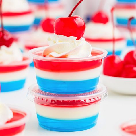 Red White and Blue Jell-O Shots Patriotic Jello, Red White And Blue Jello, Blue Jello Shots, Jello Shots Vodka, Jello Flavors, Jell O Shots, Layered Jello, Jello Cups, Blue Jello