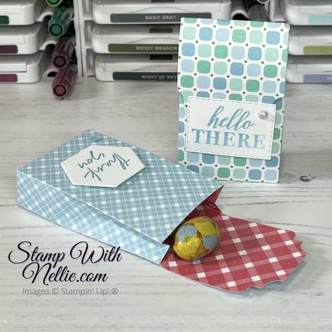 How to make a small gift bag with 6" x 6" Country Gingham designer series paper - Stamp with Nellie Wrapping Small Items, Lunch Bag Crafts, Diy Small Bag, Diy Goodie Bags, Small Paper Bags, Mini Gift Bags, Paper Purse, Of Challenge, Gift Bags Diy