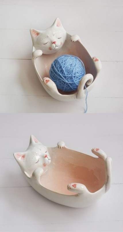 Cat Diy Crafts, House Embroidery, Funny House, Ceramic Yarn Bowl, House Funny, Ideas Embroidery, Cerámica Ideas, Tanah Liat, Art Funny