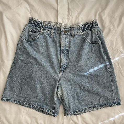 Lee vintage light wash denim shorts/jorts with... - Depop Jorts 90s, Light Wash Denim Shorts, Holiday Summer, Light Wash Denim, Vintage Lighting, 90s Vintage, Summer Outfit, Denim Shorts, Elastic Waist