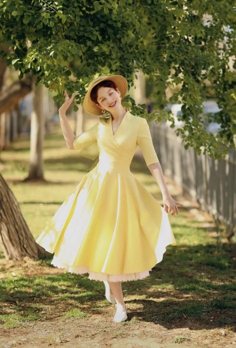 Yellow 80s Outfit, Lemon Chiffon, Lena Hoschek, Elegant Attire, 80s Outfit, Dress Up Outfits, Vestidos Vintage, 90s 80s, Style Mistakes