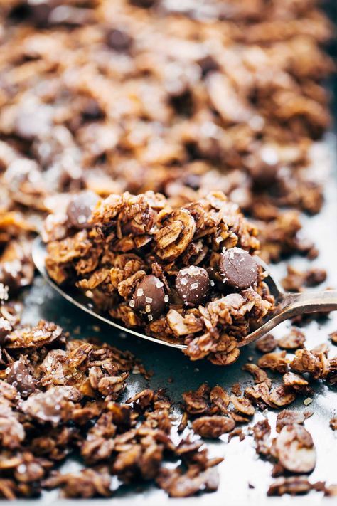 Easy Oatmeal Recipes Breakfast, Biscuits Diététiques, Chocolate Granola, Homemade Granola, Granola Recipes, Oatmeal Recipes, Snack Time, Chia, Crackers