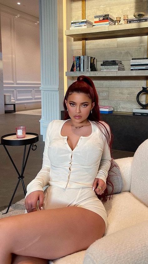 Instagram Kylie Jenner, Kylie Jenner Fotos, Kylie Jenner Photoshoot, White Workout Top, Jenner Hair, Look Kylie Jenner, Kylie Jenner Hair, Kylie Jenner Photos, Slim Cardigan