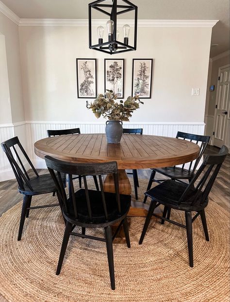 Small Western Dining Room, Kitchen With Round Table Ideas, Brown Round Table Black Chairs, Dining Room Accent Furniture, Black Farmhouse Table Dining Room, Boho Table Ideas, Black And Brown Kitchen Table, Circle Kitchen Table Ideas, Carpeted Dining Room Ideas