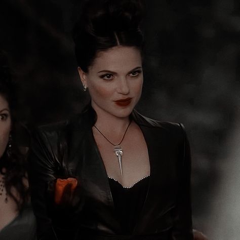 Evil Queen Regina Mills, Lana Parrilla Aesthetic, The Evil Queen Once Upon A Time, Evil Queen Once Upon A Time, Regina Mills Icons, Ouat Evil Queen, Winona Ryder Stranger Things, Regina Once Upon A Time, Little Red Riding Hood Halloween