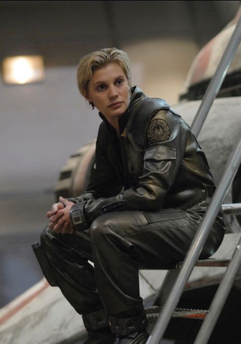 Katee Sackhoff as Lt. Kara 'Starbuck' Thrace in Battlestar Galactica (SyFy 2004-09) 02 Katee Sackhoff, Tony Soprano, Fierce Women, Film Editing, Battle Star, Sci Fi Series, Battlestar Galactica, Badass Women, Jennifer Lawrence