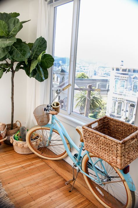 San Francisco Apartment Tour Schwinn Beach Cruiser, Beach Cruiser Bikes Aesthetic, Cruiser Bike Aesthetic, Beach Cruiser Bikes Accessories, Cruiser Bike Basket, Beach Cruiser Accessories, Cruiser Bike Accessories, Schwinn Cruiser, San Francisco Apartment