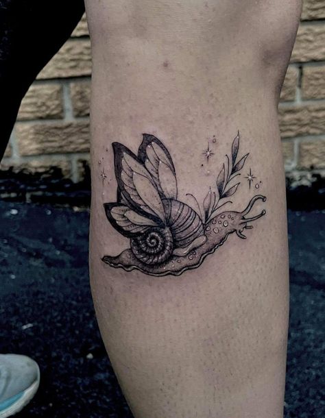 Snail Tattoo, Alas Tattoo, Whimsical Tattoos, Henna Ink, Mum Tattoo, Mushroom Tattoos, Forest Tattoos, Weird Tattoos, Book Tattoo